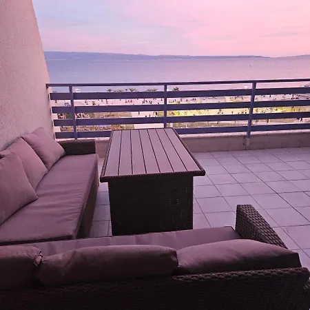 On The Beach, 2 Floors & Wide Terrace Apartmán *