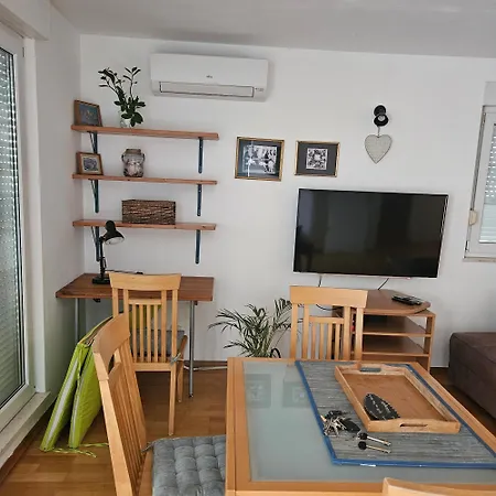 On The Beach, 2 Floors & Wide Terrace Apartmán