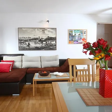 Apartmán On The Beach, 2 Floors & Wide Terrace *