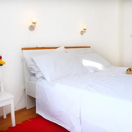 On The Beach, 2 Floors & Wide Terrace Apartment Split