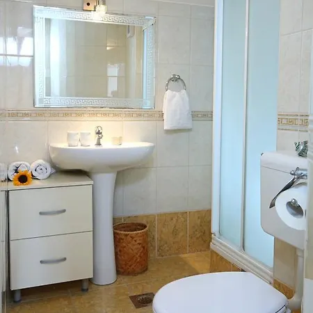 On The Beach, 2 Floors & Wide Terrace Apartment
