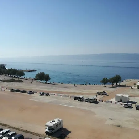 On The Beach, 2 Floors & Wide Terrace Apartment *