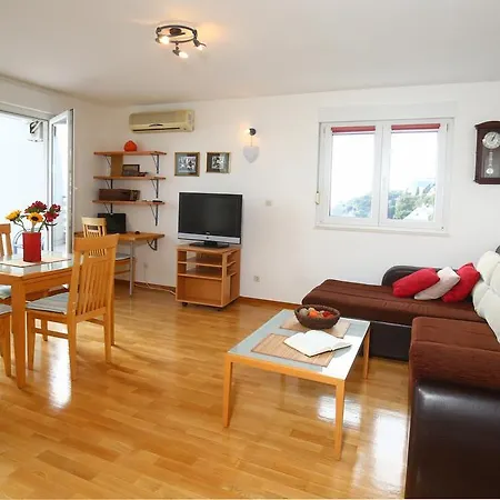 Apartament On The Beach, 2 Floors & Wide Terrace Split